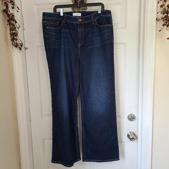 (903) Lane Bryant Woman's Plus Size Stright Leg Blue Jeans, Size: 22 Color: Blue - Picture 3 of 16